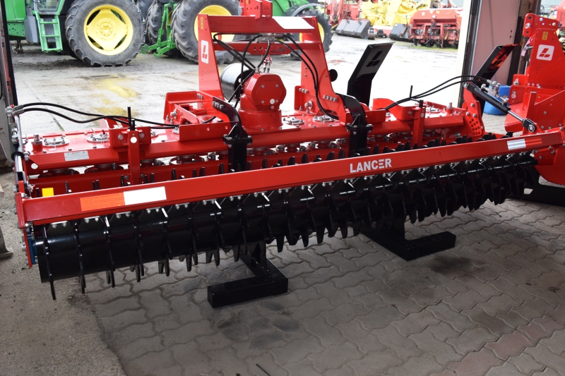 Brandt-Traktoren.de Packer Lancer URANUS UM290